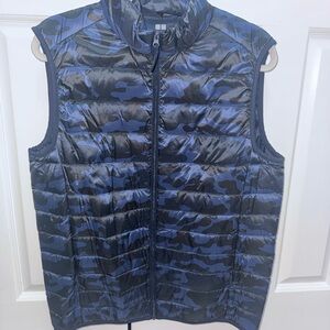 Uniqlo Men's Navy Camo Puffer Vest